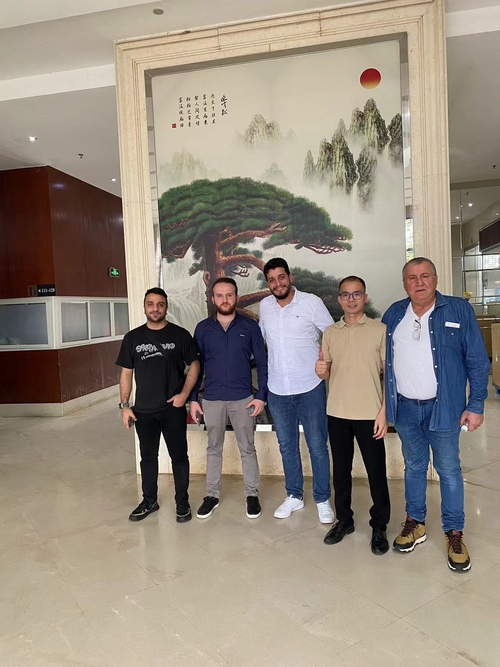 ultimo caso aziendale circa Un nuovo cliente ha visitato la nostra azienda.