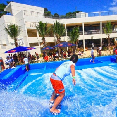 Doppio/singolo blu di giro dell'acqua di Flowrider ha colorato la macchina praticante il surfing del simulatore con il materiale della vetroresina