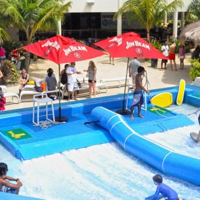Simulatore di surf OEM Flowrider con pompa dell'acqua da 65kw e PVC morbido e resistente per parchi acquatici 15,3m*9,3m