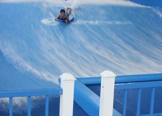 Simulatore di surf OEM Flowrider con pompa dell'acqua da 65kw e PVC morbido e resistente per parchi acquatici 15,3m*9,3m