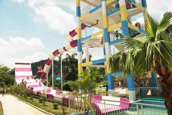 Attrezzatura gigante del parco dell'acqua che eccita i Waterslides della vetroresina dello stagno di Swwiming per i bambini