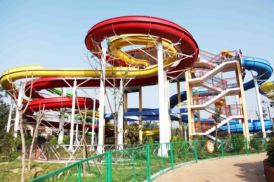 Gli acquascivoli emozionanti dell'attrezzatura/vetroresina di Waterpark con acciaio inossidabile 304 avvitano