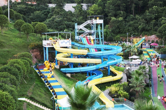 Forti grandi acquascivoli visivi divertenti per il grande parco all'aperto dell'acqua di spirale della località di soggiorno
