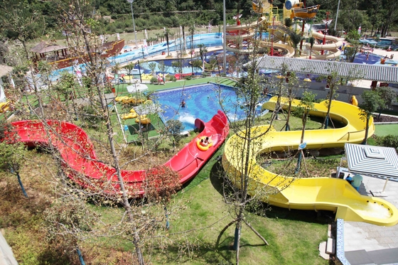 L'acquascivolo gigante della vetroresina degli accessori del parco dell'acqua con altezza della piattaforma di 10.8m per acqua all'aperto/dell'interno parcheggia