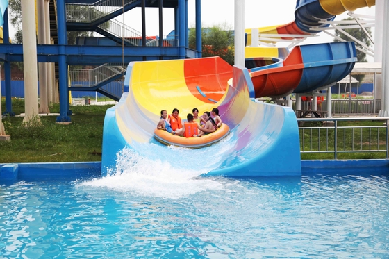 Attrezzatura acquatica del campo da giuoco, grande capacità degli acquascivoli per divertimento della famiglia nel grande parco dell'acqua