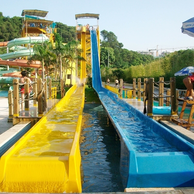 Acquascivoli su ordinazione dell'acqua dell'elemento generale del parco, acquascivolo di plastica adulto ad alta velocità per il parco dell'acqua
