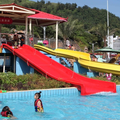 Gli acquascivoli dei bambini dell'attrezzatura del parco dell'acqua su misura per i bambini