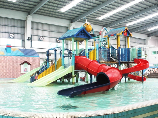 Piattaforma 21*18*9m dei giochi del parco dell'acqua della Camera dell'acqua con l'acquascivolo per divertimento della famiglia