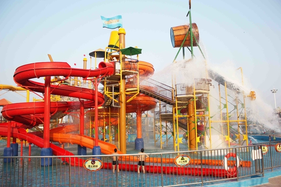 Parco emozionante dell'acqua della famiglia in waterhouse giantic con il waterslide differente di stile