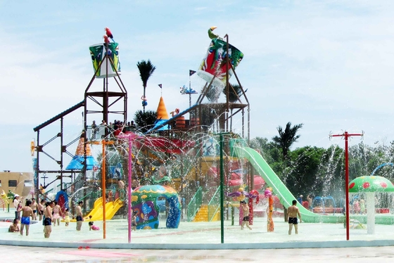 I centri di villeggiatura di vacanza con acqua parcheggia/acqua 1680m2 occupato campo da giuoco