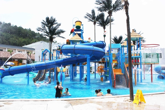 La grande attrezzatura del campo da giuoco dell'acqua nel waterpark proietta, giochi del parco dell'acqua
