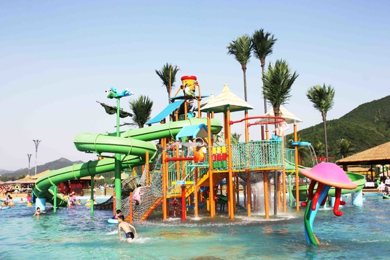 Il parco dell'acqua dei bambini su misura, acquascivoli della vetroresina intrattiene più di 400 ospiti