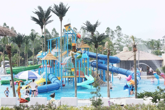 La grande attrezzatura del campo da giuoco dell'acqua nel waterpark proietta, giochi del parco dell'acqua