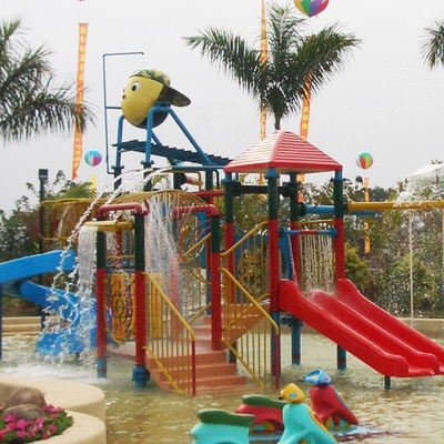 Strutture del campo da giuoco della Camera dell'acqua dei bambini con l'acquascivolo, rete di salita, spruzzo d'acqua