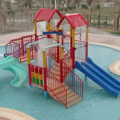 Casetta per giocare dell'attrezzatura della piscina per i bambini con il piccolo acquascivolo della vetroresina