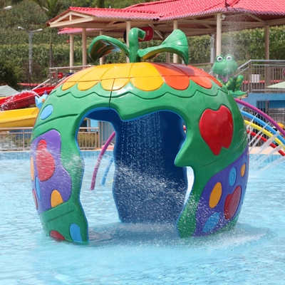 L'acqua variopinta su misura dello spruzzo della carpa parcheggia l'attrezzatura per divertimento bambini/dei bambini nella piscina