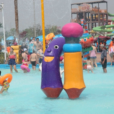 Il PVC, parco materiale dell'acqua della vetroresina gioca con la pompa idraulica nello sprayground