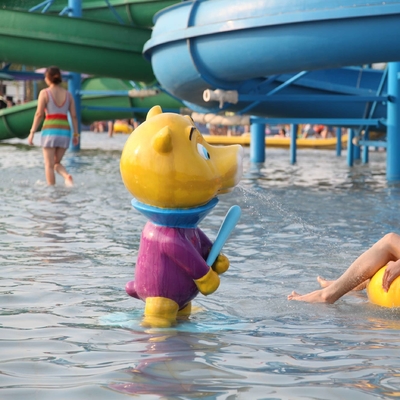 Attrezzatura divertente del parco dello spruzzo, orso colorato dello spruzzo per i bambini/adulti per il parco dell'acqua