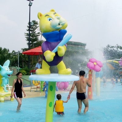 Attrezzatura divertente del parco dello spruzzo, orso colorato dello spruzzo per i bambini/adulti per il parco dell'acqua
