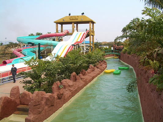 Lo stagno pigro del fiume per si rilassa il entainment del parco dell'acqua di divertimento