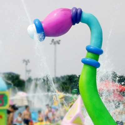 L'attrezzatura variopinta su misura del parco dello spruzzo della carpa per i bambini/bambini innaffia il campo da giuoco