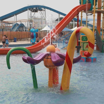Lo spruzzo all'aperto di spettacolo della famiglia ha incurvato la porta, attrezzatura del parco dell'acqua per 5 - 10 persone
