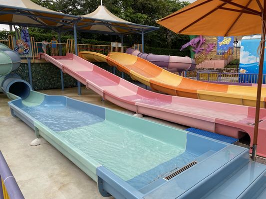 Scivolo in fibra di vetro per bambini con supporto in acciaio galvanizzato e altezza personalizzabile per il divertimento in piscina all'aperto