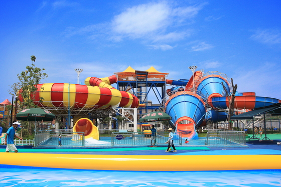 acquascivoli giganti dello spazio degli acquascivoli della vetroresina del parco dell'acqua di divertimento della piattaforma di 16m