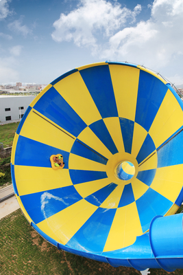 Più nuovi acquascivoli della vetroresina di divertimento di progettazione per il parco dell'acqua di avventura in Cina