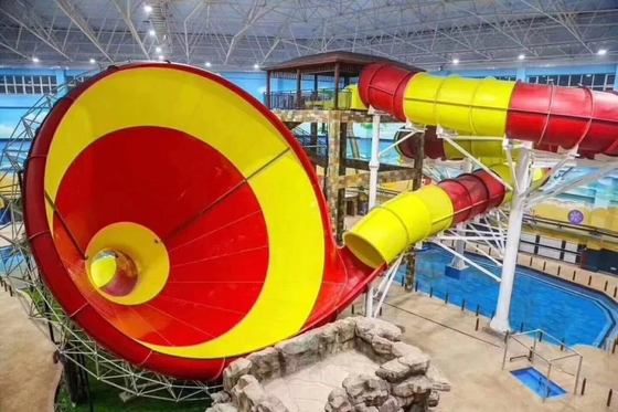 Scivolo d'acqua Super Tornado in fibra di vetro HT-31 con altezza piattaforma di 14,6 m e capacità di 720 passeggeri/ora