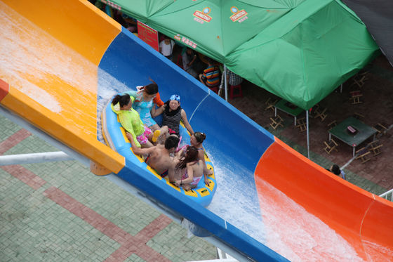 Variopinto sopra gli acquascivoli al suolo della vetroresina, scorrevole dello stagno della vetroresina per il parco gigante dell'acqua