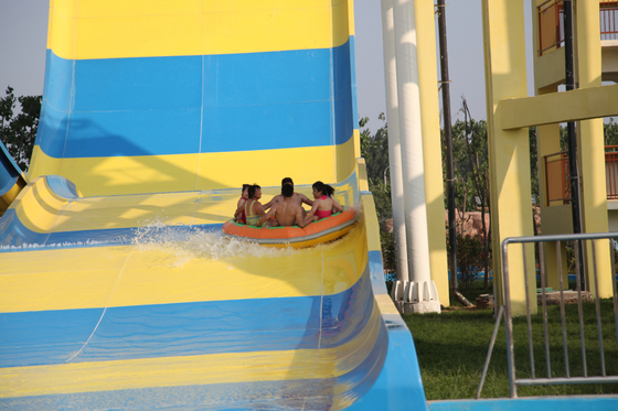Acquascivoli emozionanti di spirale di combinazione del centro di villeggiatura per la piscina