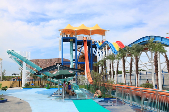 Scivolo Acquatico in Vetroresina Aqua Loop per Parchi a Tema