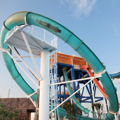 Scivolo Acquatico Vison Aqua Loop in Vetroresina con Piattaforma da 16m