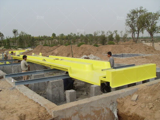 Sliding acquatico in fibra di vetro resistente con altezza di 18,75 m e capacità di 1080 passeggeri / ora per parchi acquatici