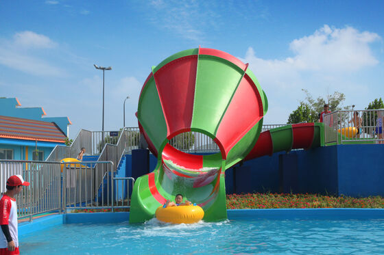 Scivolo acquatico Tornado compatto con doppio gonfiabile e gelcoat resistente ai raggi UV per divertimento in famiglia