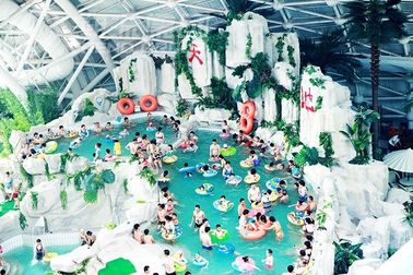Attrezzatura del parco dell'acqua della vetroresina per il fiume pigro dell'hotel, famiglia sulle vacanze estive nel parco dell'acqua