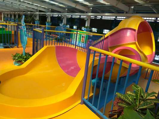 Scivolo acquatico Tornado compatto con doppio gonfiabile e gelcoat resistente ai raggi UV per divertimento in famiglia