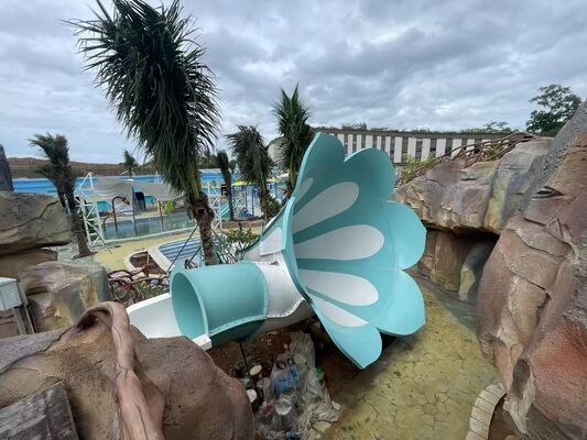 Scivolo acquatico Tornado compatto con doppio gonfiabile e gelcoat resistente ai raggi UV per divertimento in famiglia