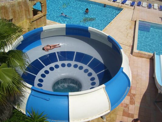 Space Bowl Water Slide con altezza di piattaforma di 10,65 m, capacità di 180 persone e struttura in acciaio galvanizzato a caldo