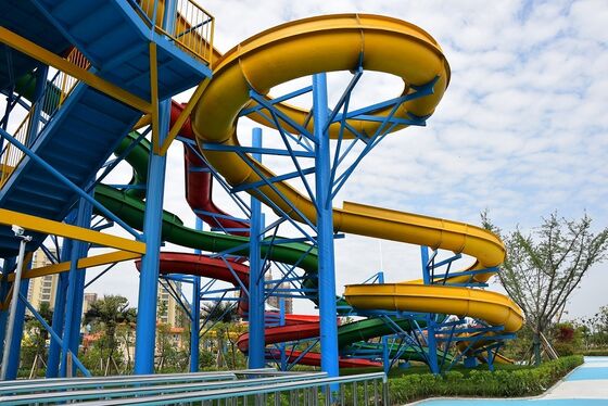 Slide idraulico a spirale su misura a più corsie per parchi acquatici - Produttore certificato SGS