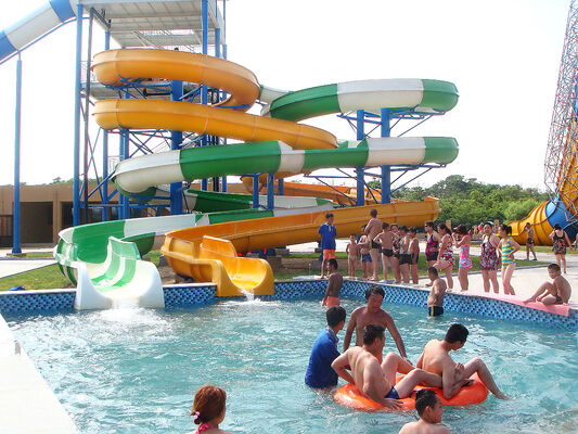 Slide idraulico a spirale su misura a più corsie per parchi acquatici - Produttore certificato SGS