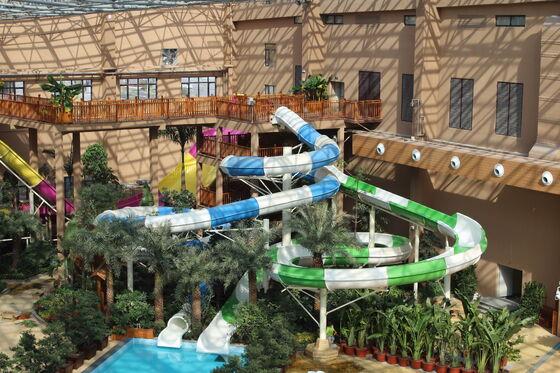Slide idraulico a spirale su misura a più corsie per parchi acquatici - Produttore certificato SGS