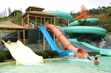 Attrezzatura di Waterpark, vetroresina aperta/scorrevole a spirale vicino, altezza su ordinazione degli acquascivoli 11m