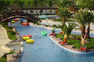 Attrezzatura del parco dell'acqua della vetroresina per il fiume pigro dell'hotel, famiglia sulle vacanze estive nel parco dell'acqua